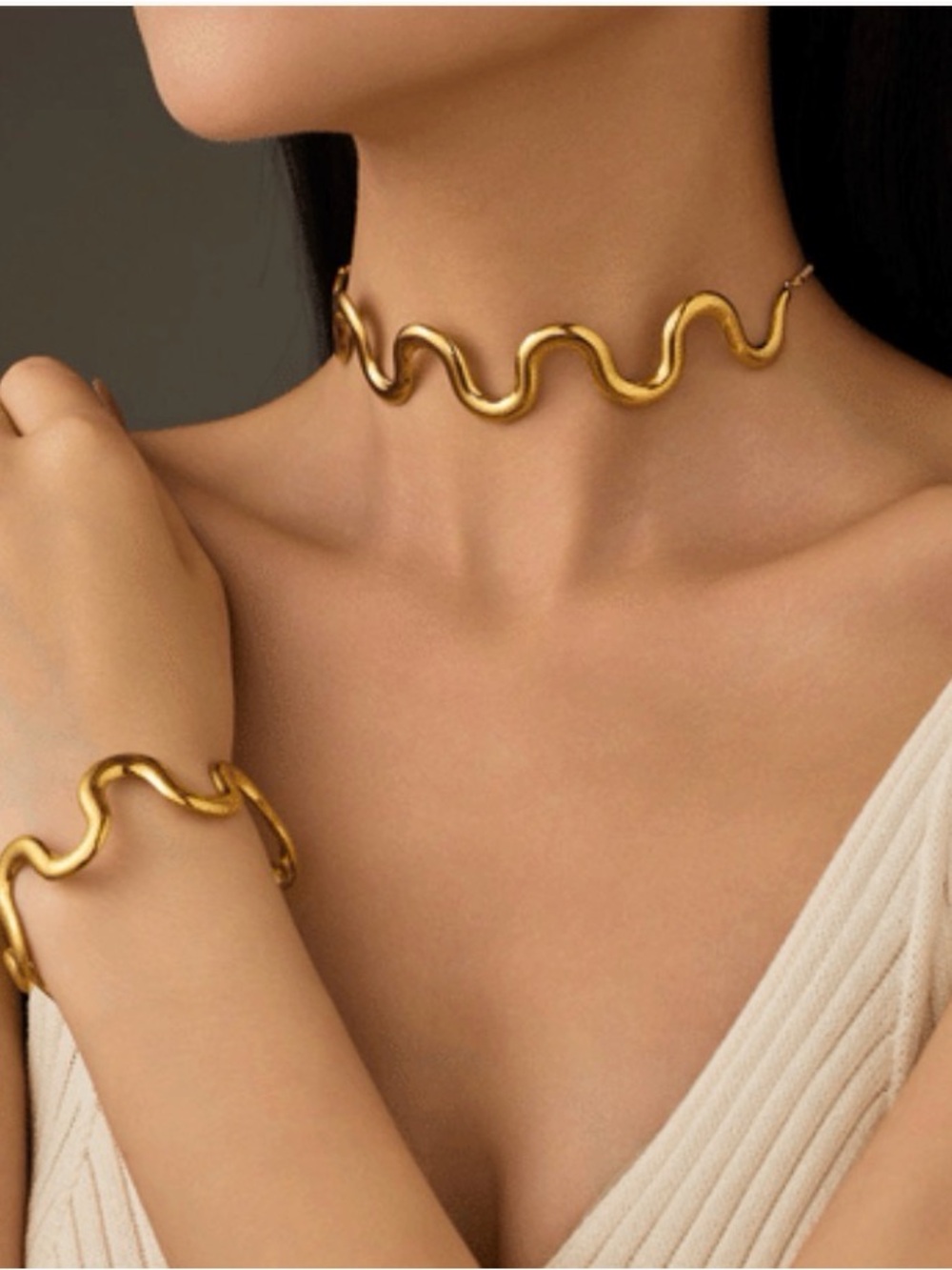 NWT Gold Wavy Choker Necklace and Matching Bangle Bracelet Set